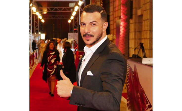 باسل خيّاط يكشف خِدعة شعره في مسلسل 